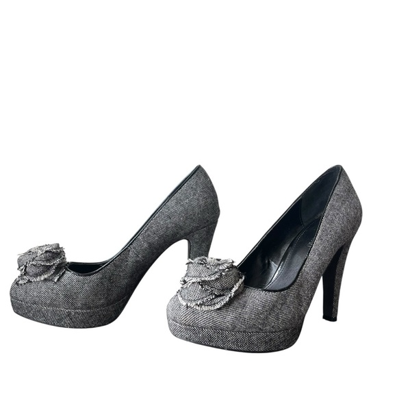 Le Chateau tweed platform heels gray black bouclé flower accent high heel 4” - Picture 5 of 12